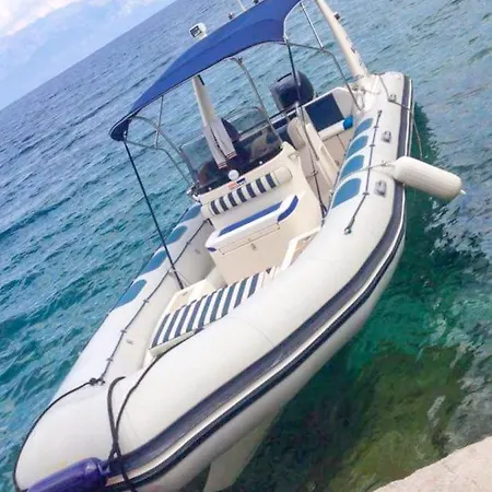 Apartmán Comfortable In Makarska, 80 M², Sea View And Terrace *