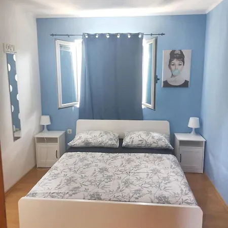 Apartmán Comfortable In Makarska, 80 M², Sea View And Terrace Makarská