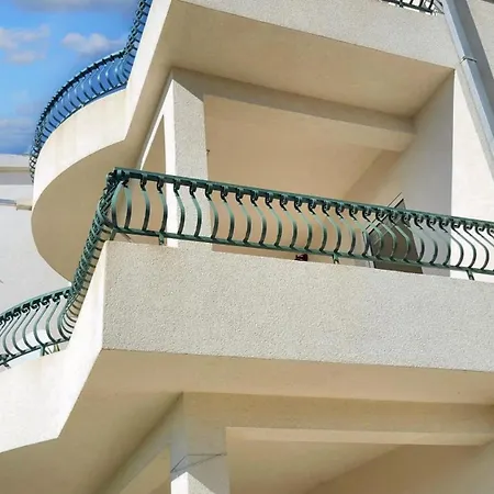 Comfortable In Makarska, 80 M², Sea View And Terrace Apartmán *